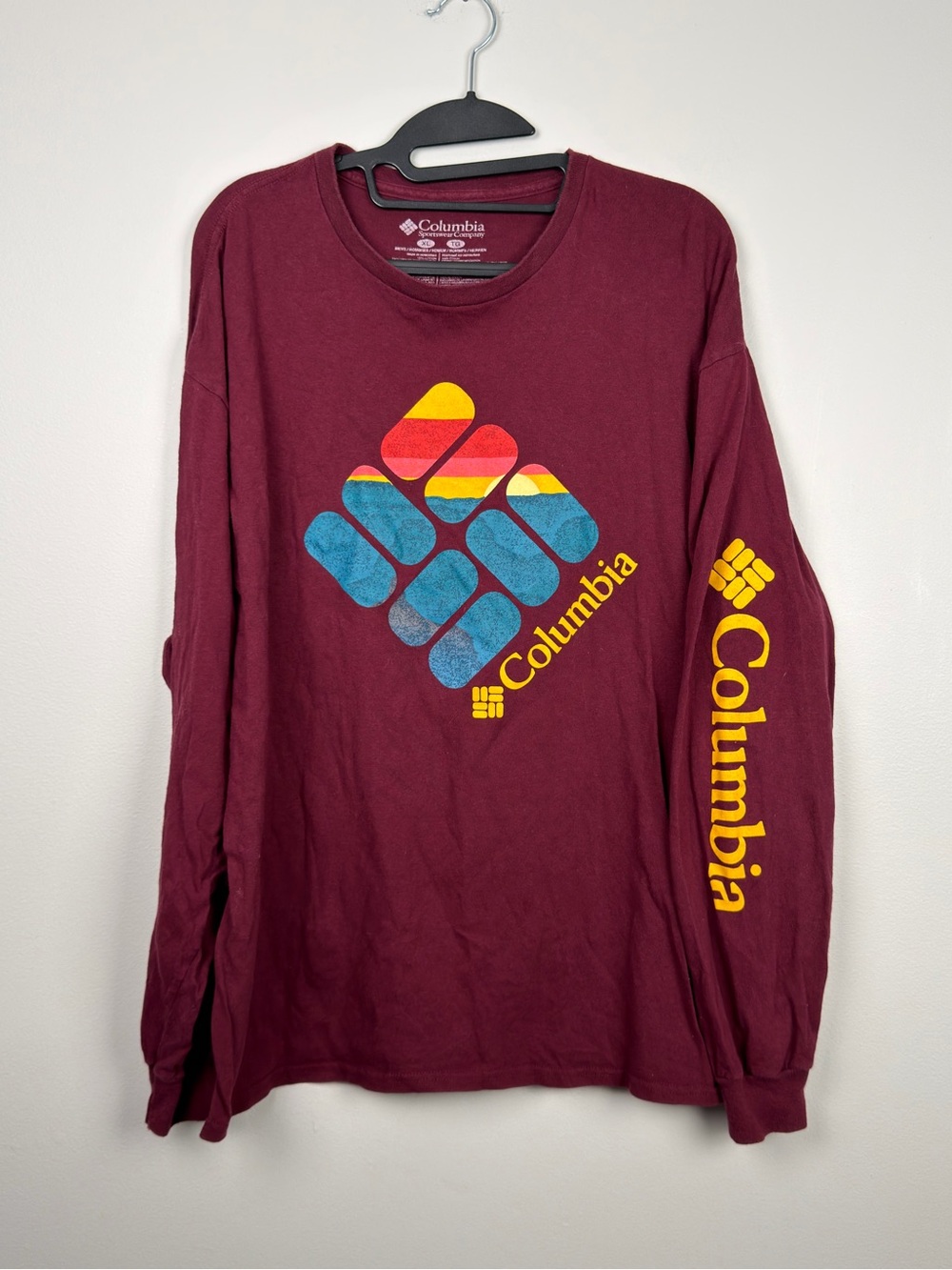 Columbia Men’s XL Burgundy Long Sleeve Graphic Logo Shirt